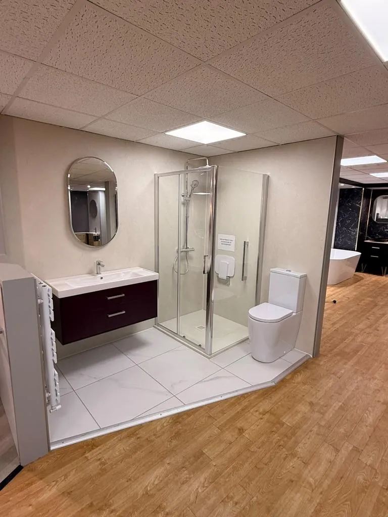 Bathroom showroom display bays fitted out | view 4