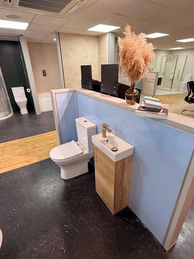Bathroom showroom display bays fitted out | view 3