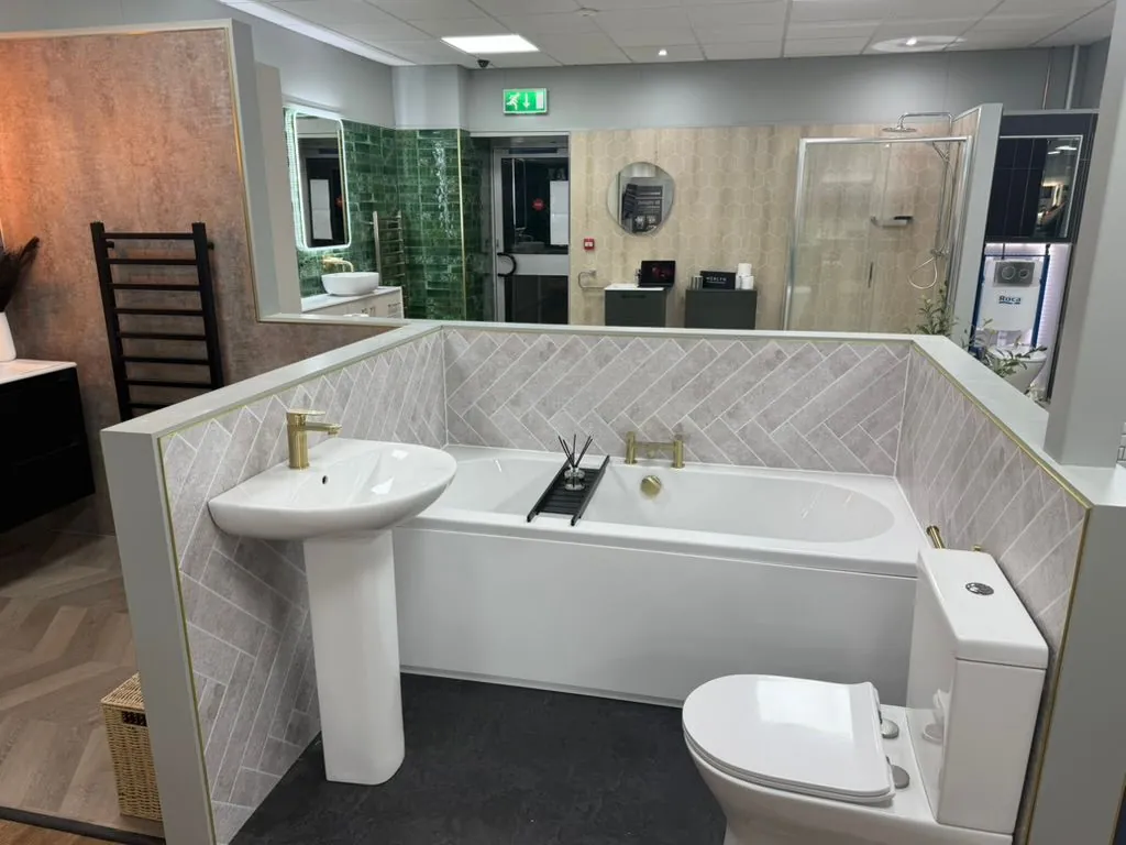 Full showroom refit in Solihull by Warm-Wise | photo 6