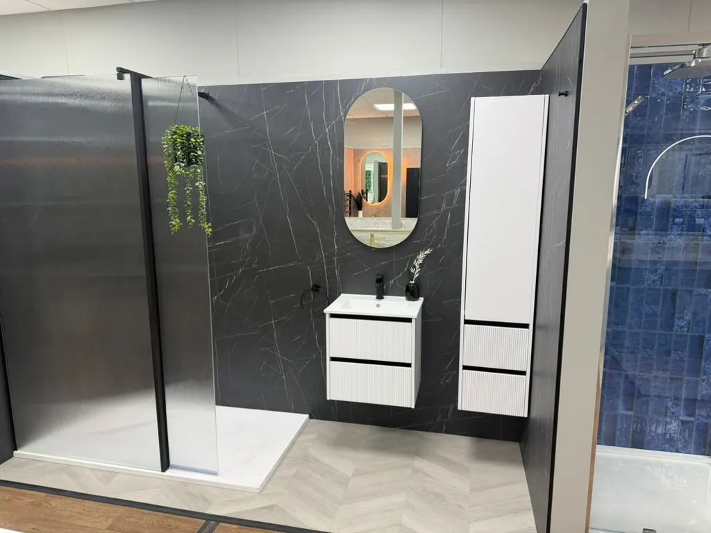 Full showroom refit in Solihull by Warm-Wise | photo 3