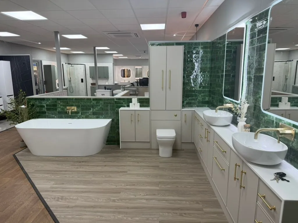 Full showroom refit in Solihull by Warm-Wise | photo 10